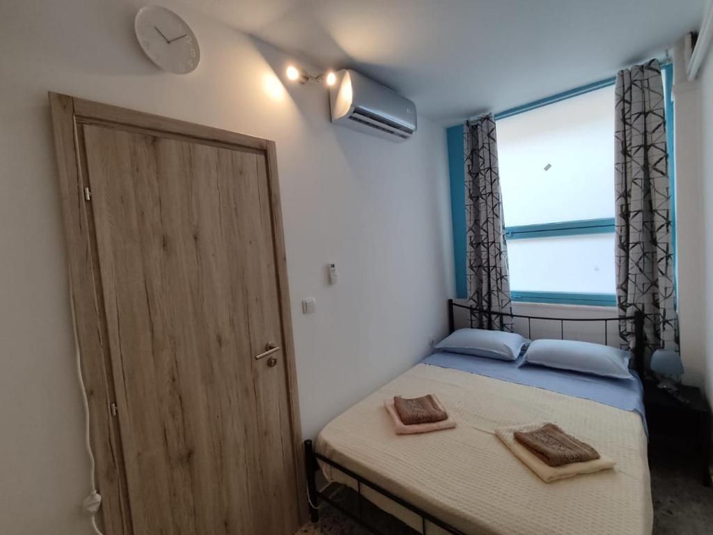 room 02